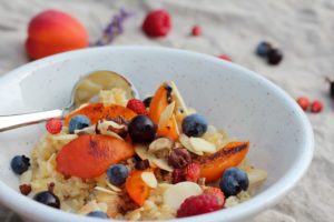 Bulgur-Porridge mit Lavendel-Marillen