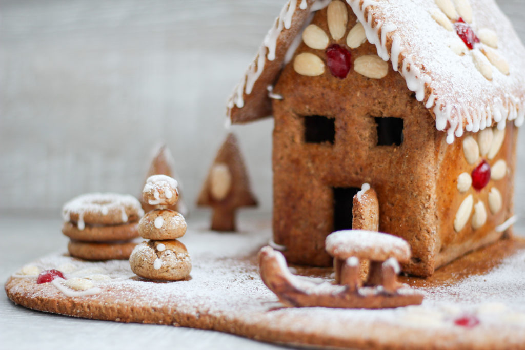 Lebkuchenhaus mit Schlitten