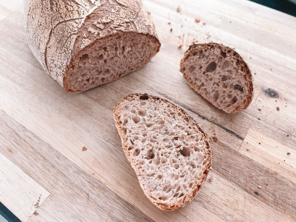 Ciabatta angeschnitten, Grundteig D (reines Vollkorn), Foto: Andrea Kasper-Füchsl