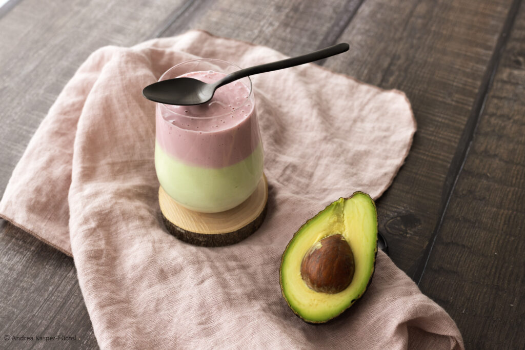 Brombeer Avocado Smoothie aus "der Nährstoffplan" aus dem GU Verlag, Prof. Dr. Martin Smollich