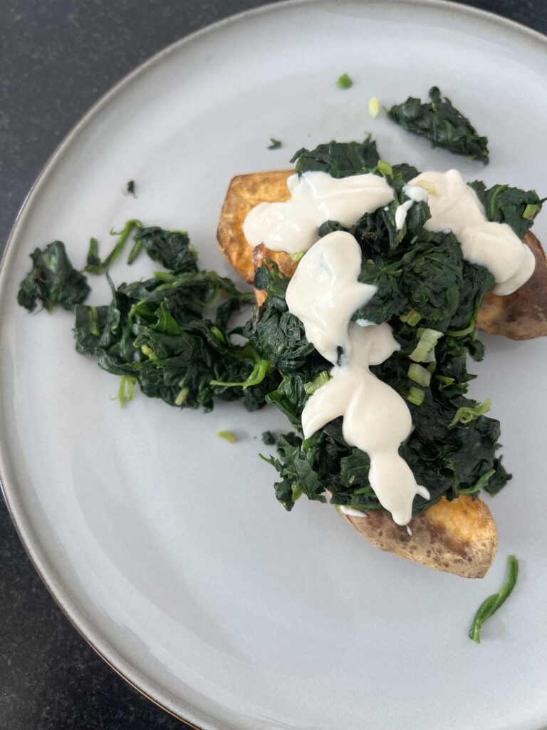 Gefüllte Süßkartoffeln mit Spinat und Tahin nach Jule KLein, Neustart Ernährung